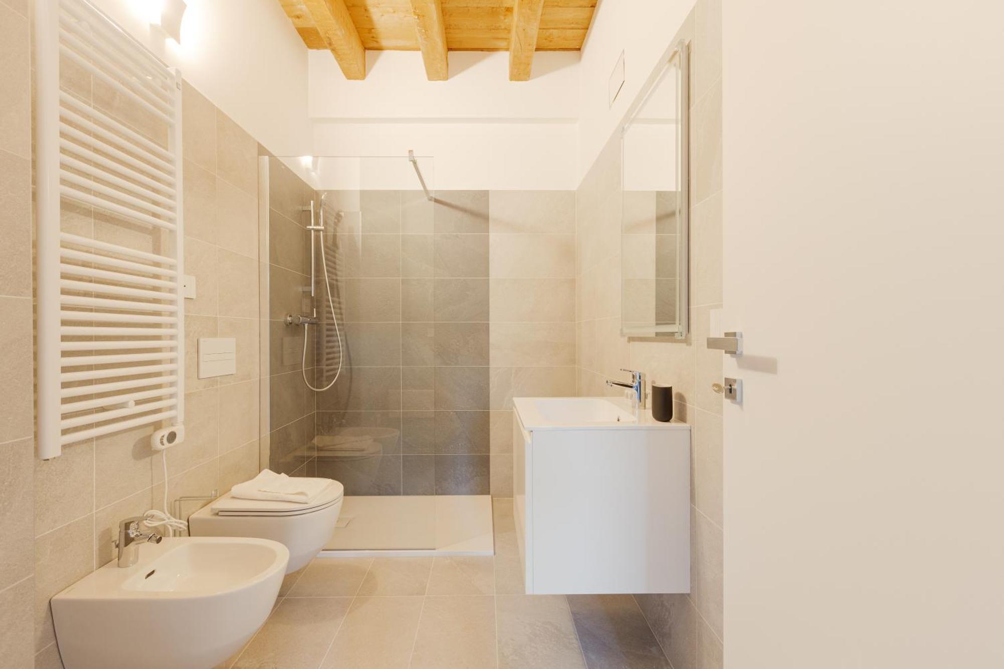 Modern In With Balcony Milán