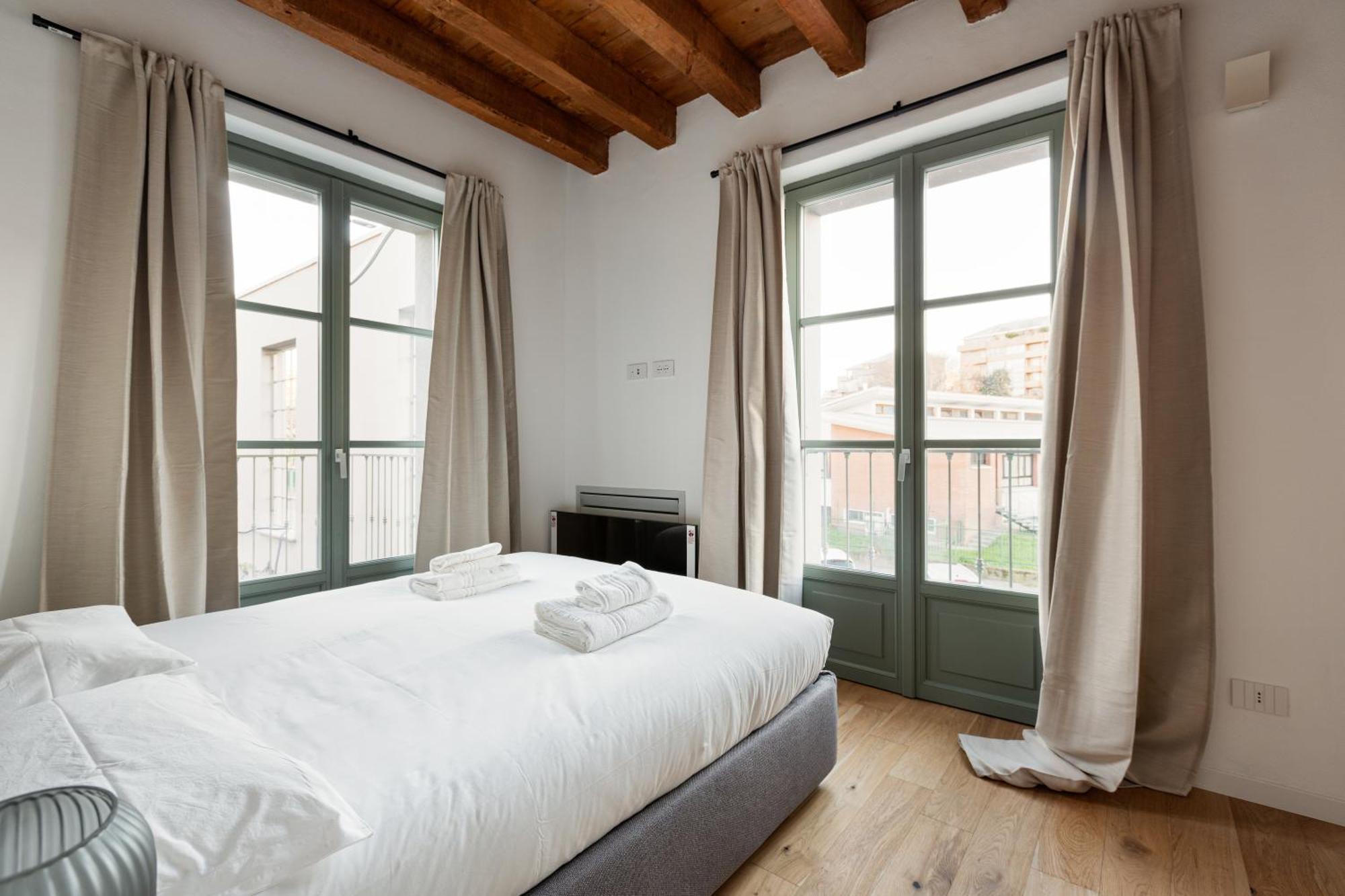 Modern In With Balcony Apartamento